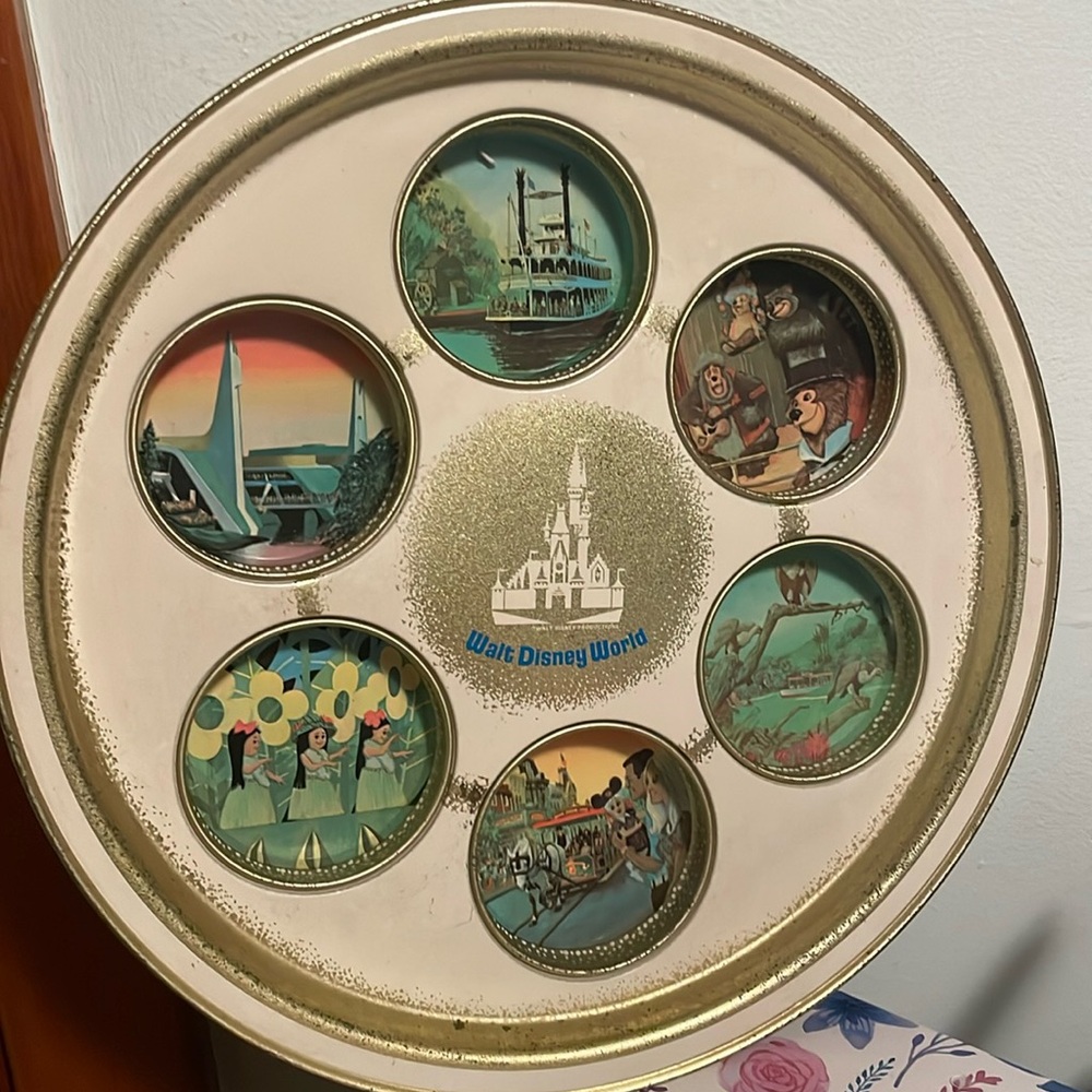 Vintage 1970s Walt Disney World Drink tin serving tray.